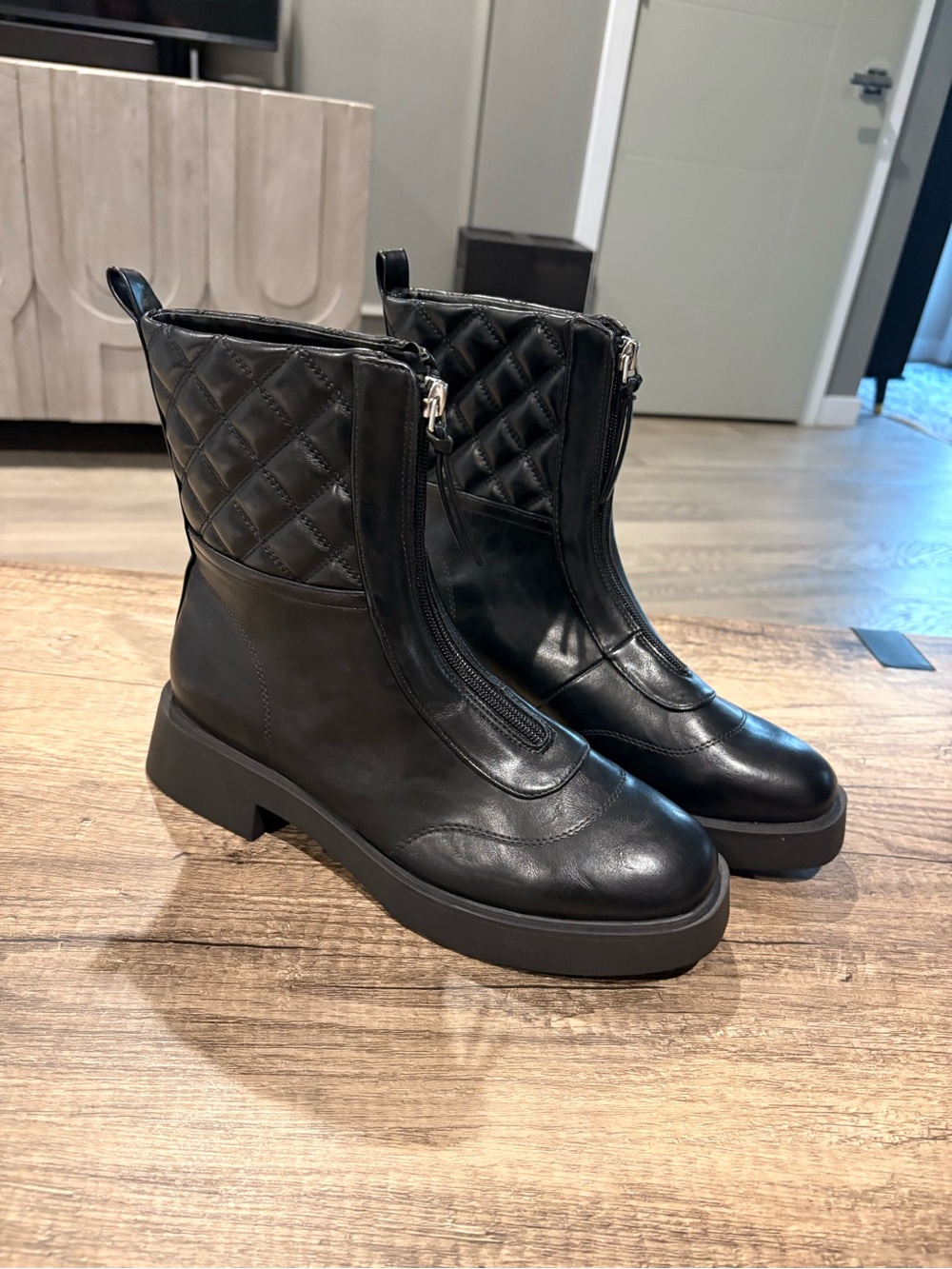 Kenneth Cole REACTION Quilted Combat Boots Black Size 8.5 NWOB